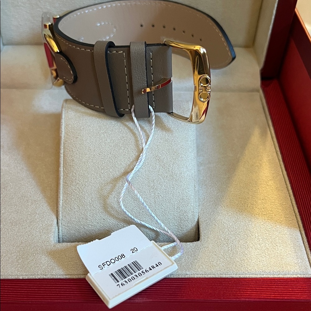 Salvatore Ferragamo Gold Buckle sapphire Leather watch - Picture 15 of 15